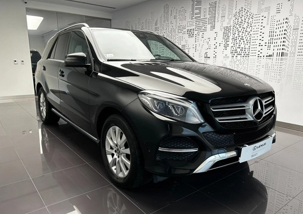 Mercedes-Benz GLE cena 177000 przebieg: 119996, rok produkcji 2017 z Pyrzyce małe 211